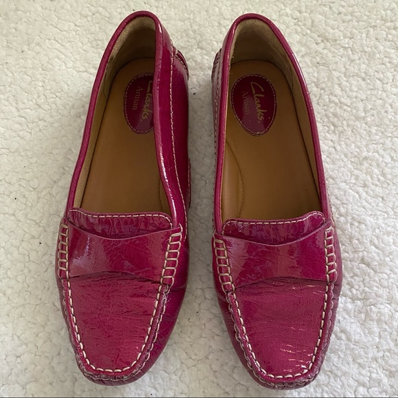 ✅DONATED✅Clark’s Patent Leather Artisan Fuchsia Loafers - Picture 3 of 7